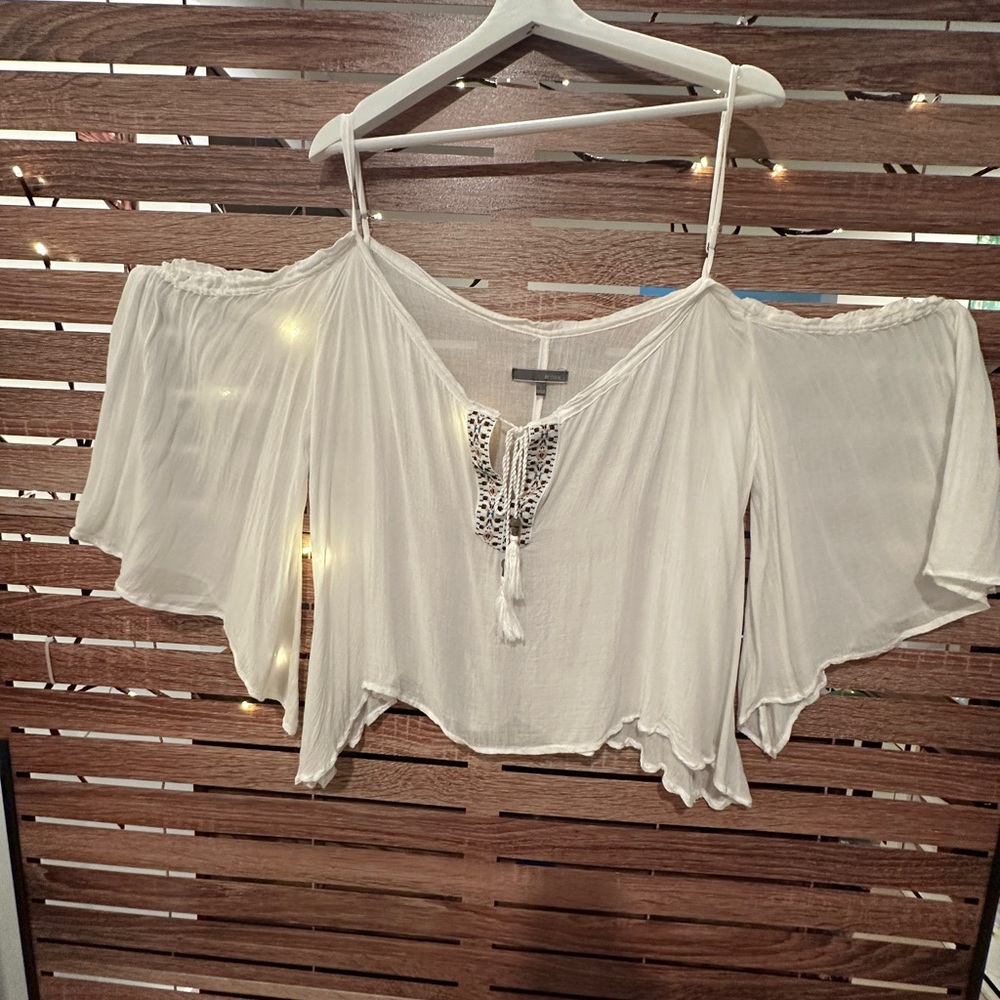 BE COOL Cream Lace-Up Off-Shoulder Blouse